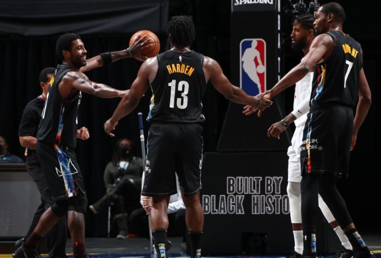 篮网三巨头配合默契,大胜对手巩固领跑 篮网三巨头配合默契,大胜对手巩固领跑