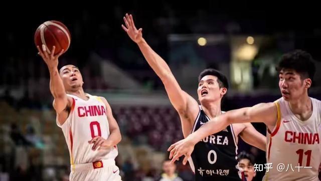 艰难逆转，球员拼搏奋斗全队拼出胜利的简单介绍