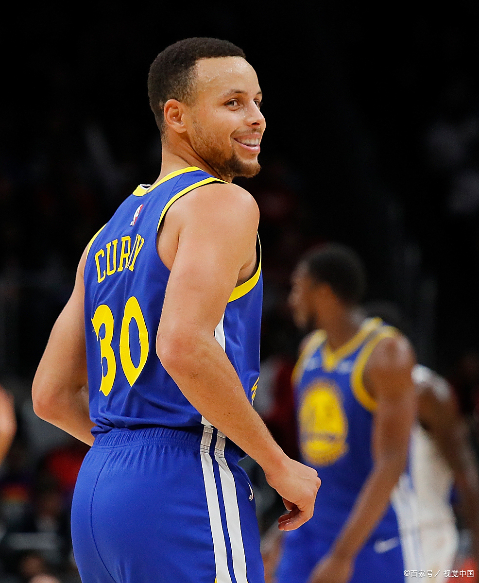 勇士继续保持不败战绩，库里场均得分创新高的简单介绍