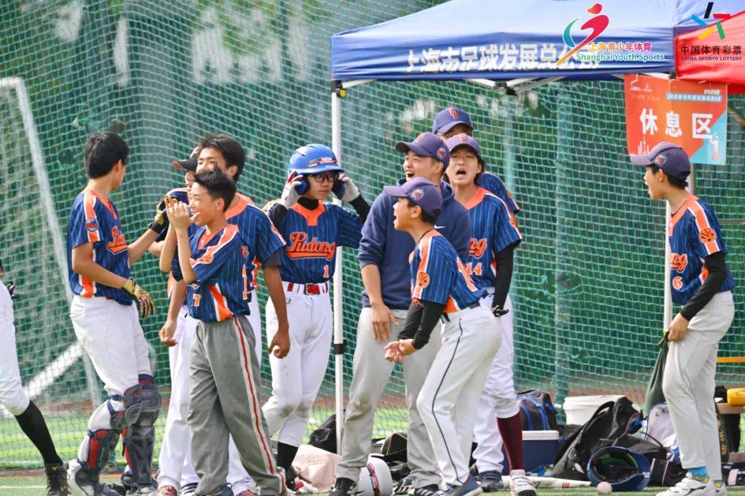 关于棒球比赛场面激烈,选手奋力对抗的信息 关于棒球比赛场面激烈,选手奋力对抗的信息