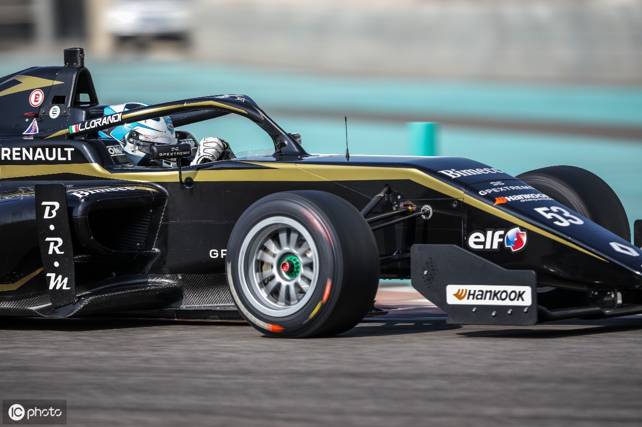 雷诺车队翻盘阿斯顿马丁，勒克莱尔惊艳四座