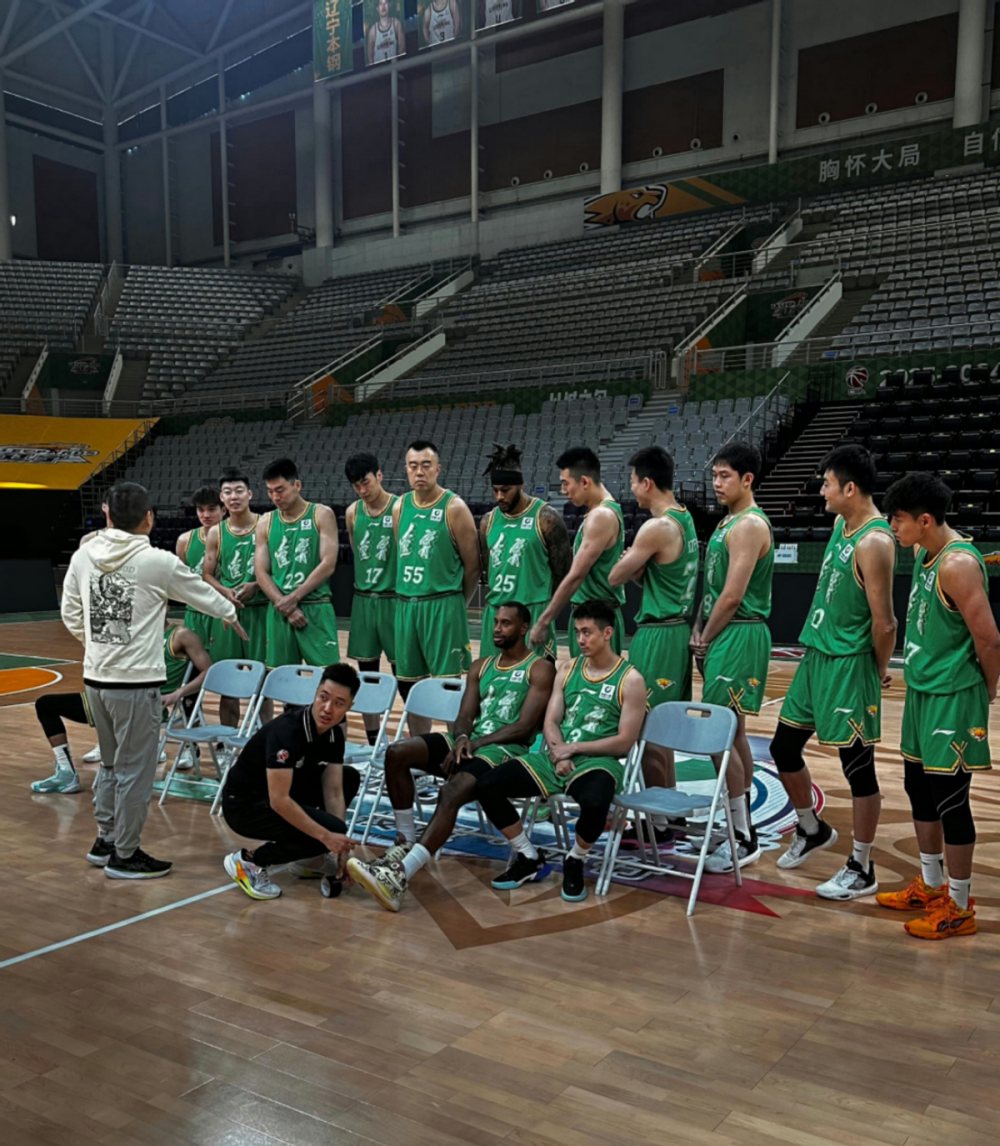 山东队鏖战雄鹿，张镇麟扛起全队