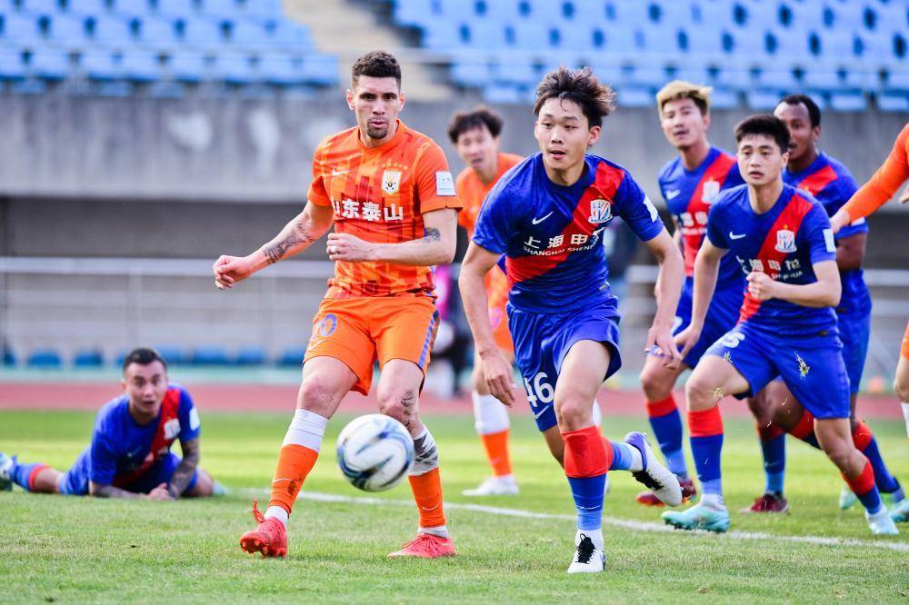 热门球队实力强劲，胜负难料