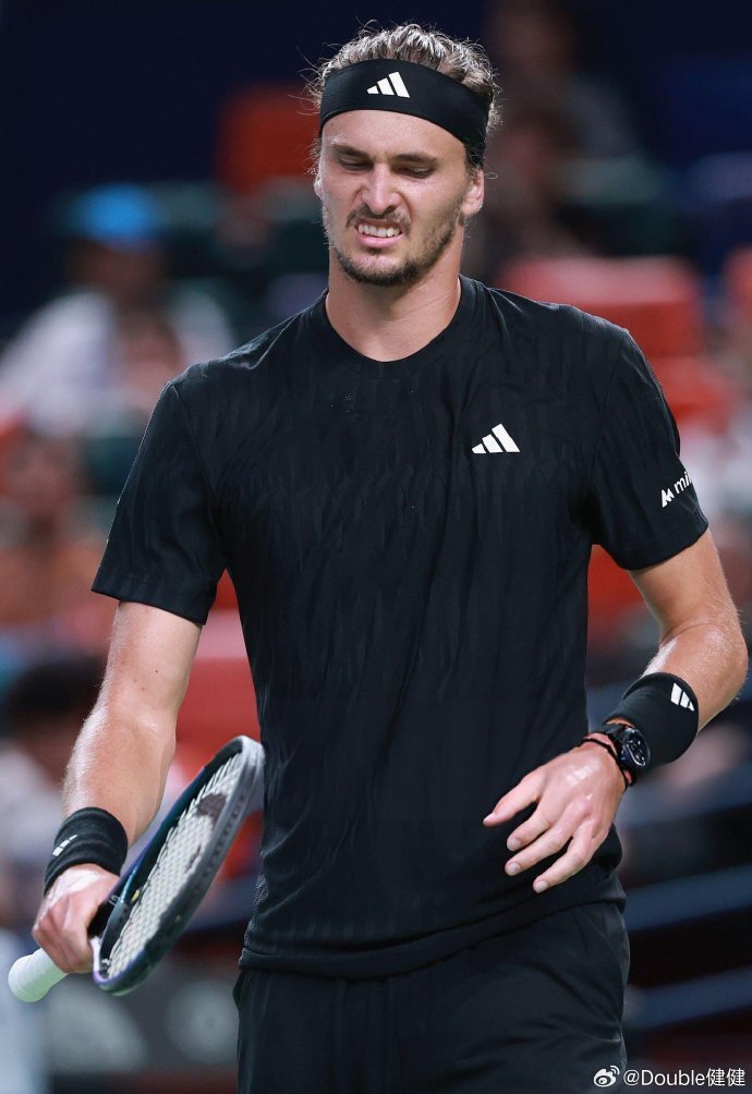 拉沃尔杯逆转年终总决赛，兹维列夫高光表现