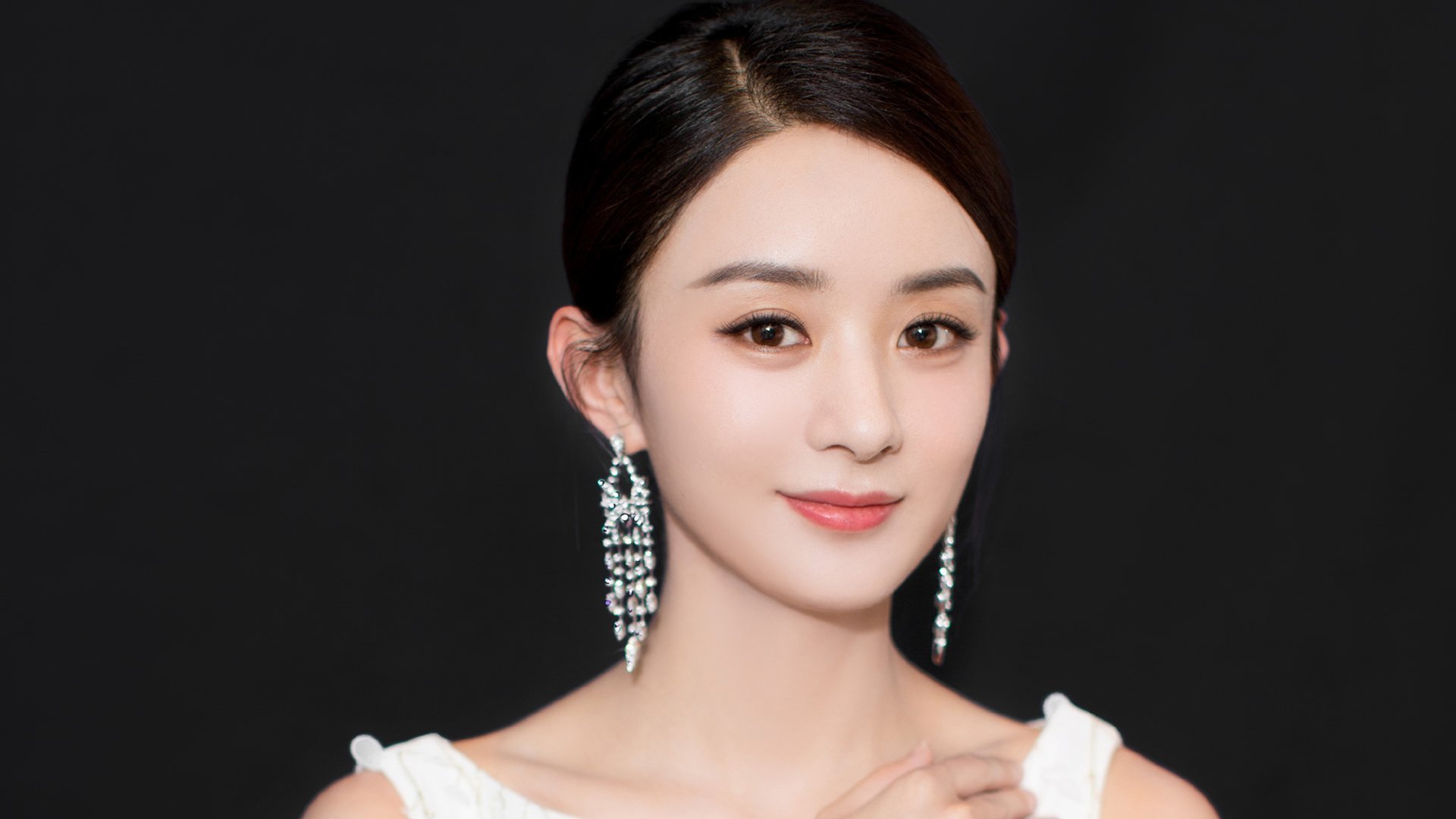 双线统治，拜仁铁蹄踏碎北非，伊萨克银箭刺破巴林夜空