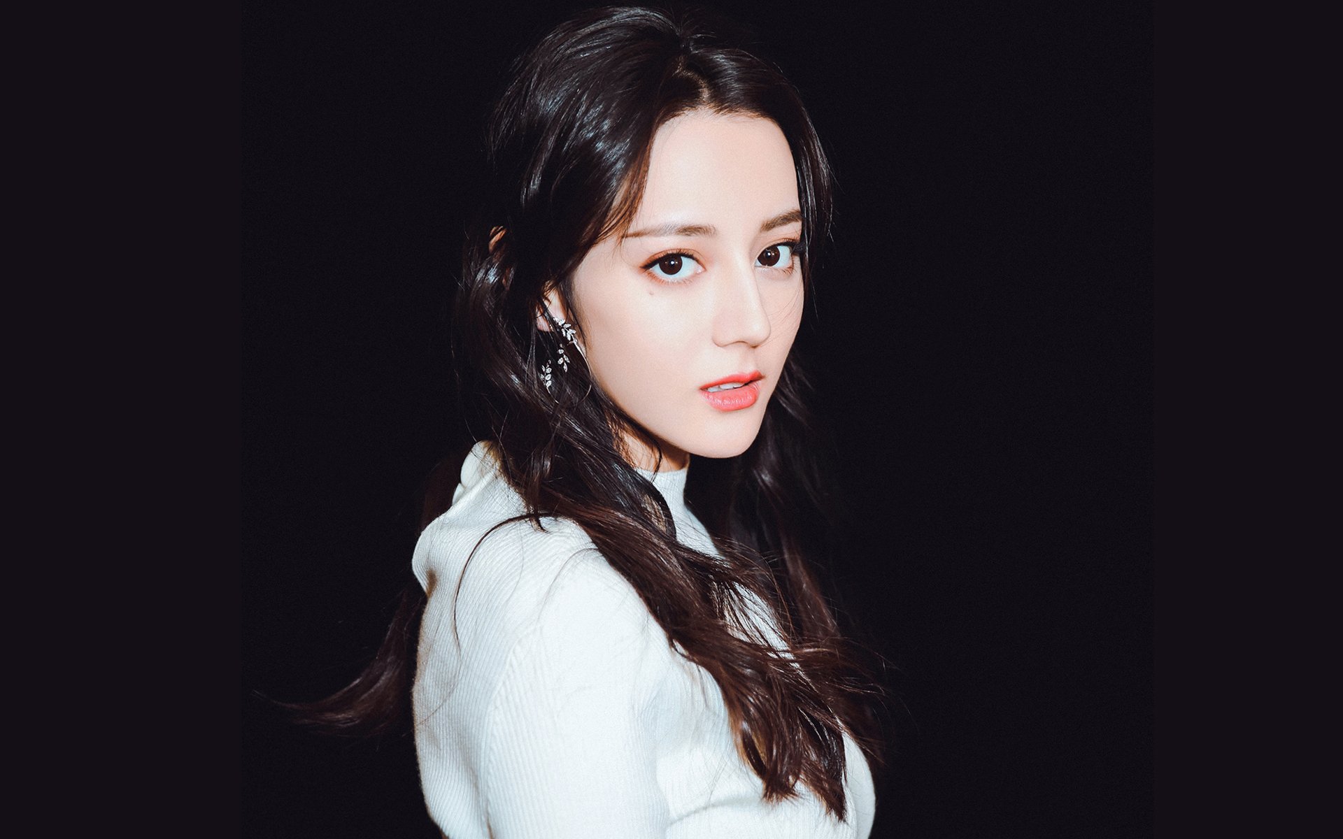 橙色叹息，当哥伦比亚在F1街道赛压制荷兰，莱奥接管速度的艺术