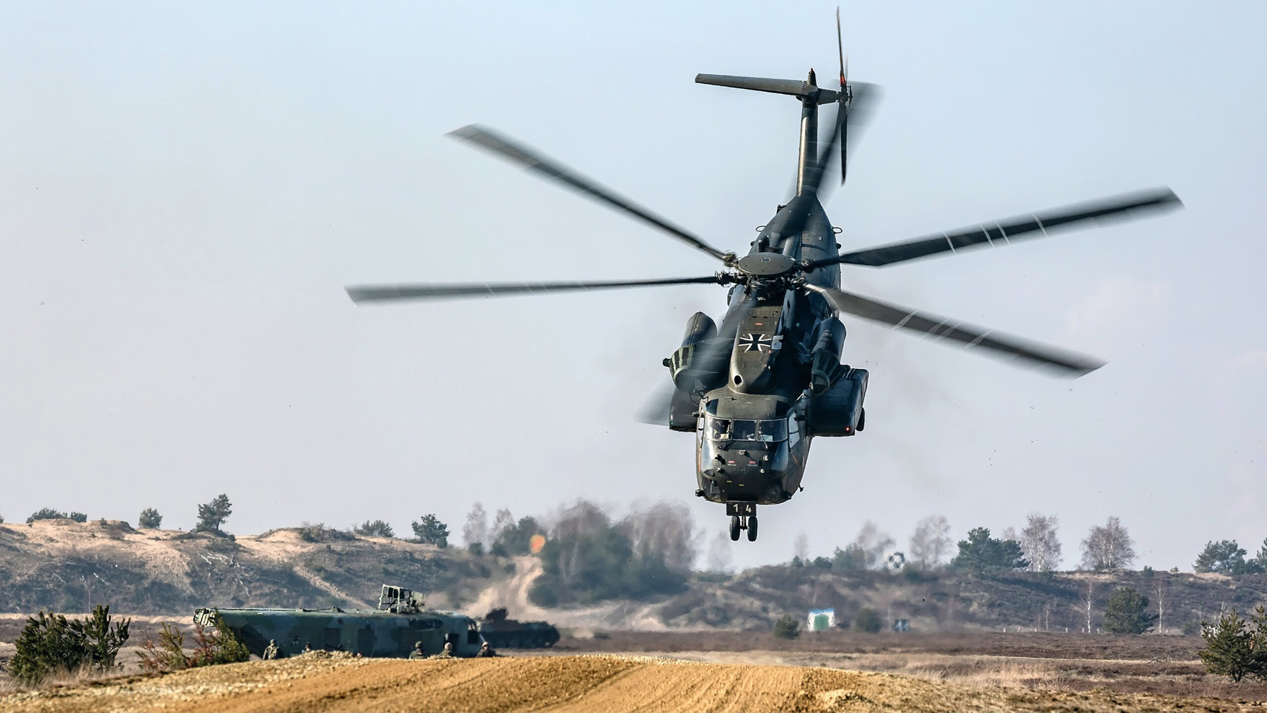 蓝色王朝的利刃,富安健洋在巨人冲垮袋鼠之夜重塑亚洲防线